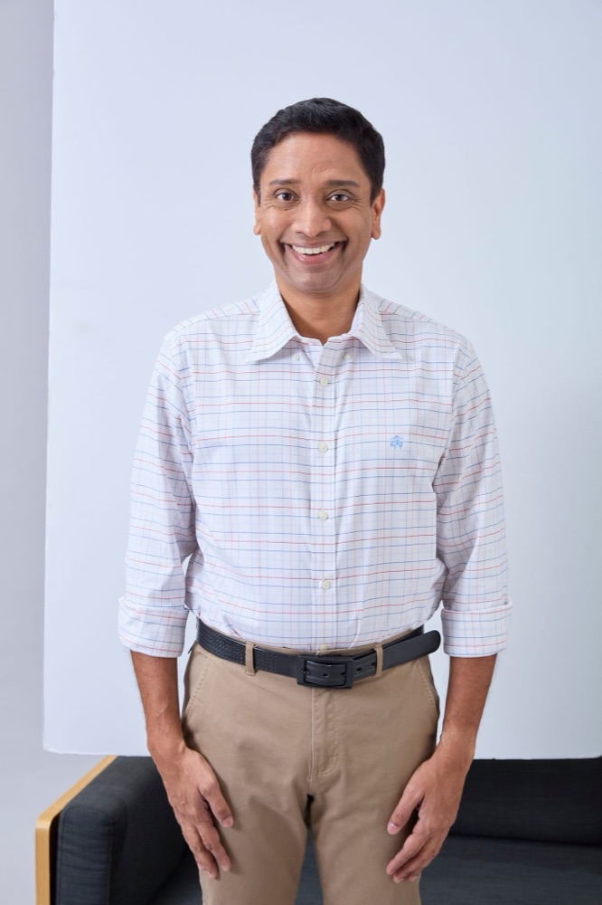 Mr Dinesh Vasu Dash